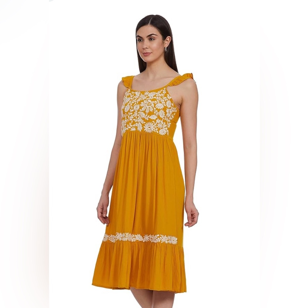 💛Max Women’s Floral Embroidered Yellow Dress Size Medium.